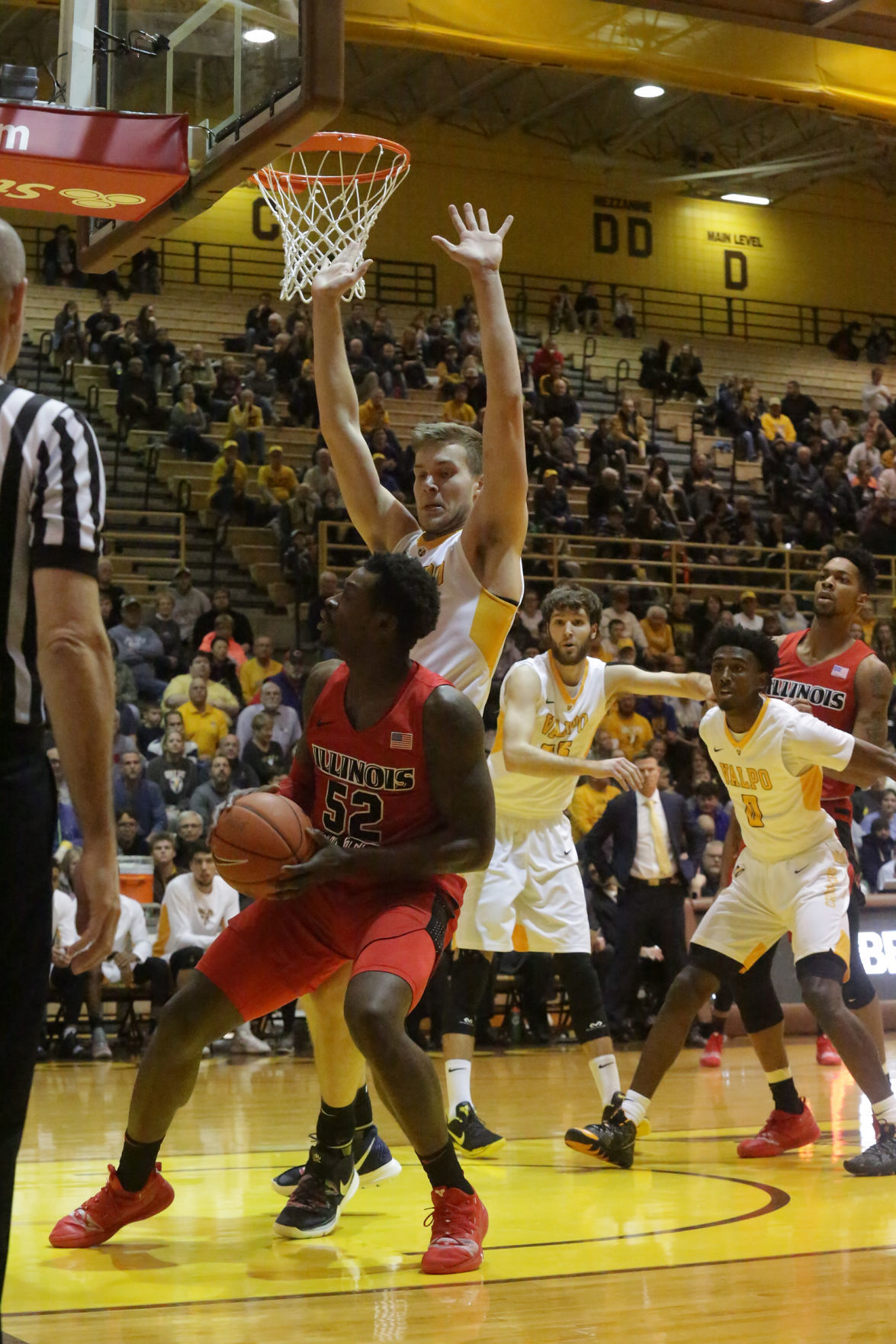 Valparaiso University beats Illinois State in men's basketball